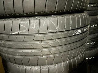 2x 225/40/19 Bridgestone normal tires available for sale