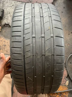 1x 255/35/19 Continental run flat tyre with 95% treads available for sale