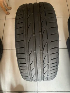 1x 225/40/18 Bridgestone run flat tire with 98% treads available for sale