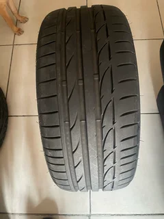 1x 225/40/18 Bridgestone run flat tire with 98% treads available for sale