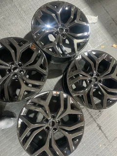 A clean set of 21inch Original Range Rover Evogue and Velar rims and tyres available for sale