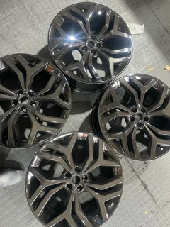 A clean set of 21inch Original Range Rover Evogue and Velar rims and tyres available for sale