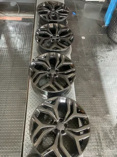 A set of 21inch Range Rover Evogue and Velar original rims with tyres available for sale