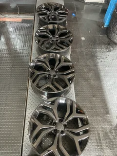 A set of 21inch Range Rover Evogue and Velar original rims with tyres available for sale
