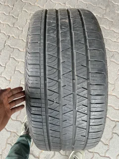 1x 275/40/22 Continental normal tyre with good treads available for sale