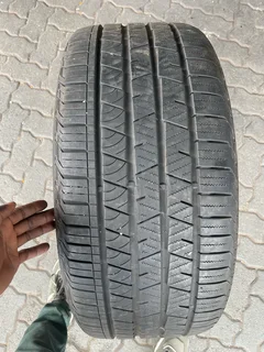 1x 275/40/22 Continental normal tyre with good treads available for sale