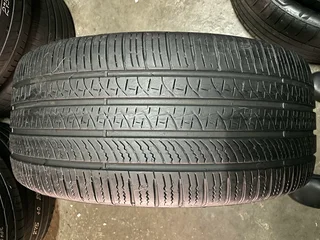 1x 265/35/22 Pirelli tyre with good treads available for sale