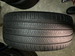 1x 265/35/22 Pirelli tyre with good treads available for sale
