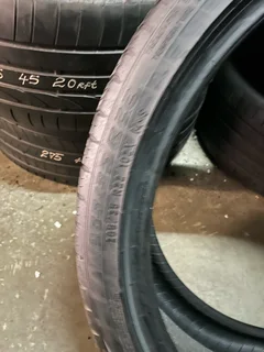 1x 265/35/22 Pirelli tyre with good treads available for sale