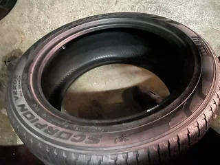 1x 275/45/20 Pirelli scorpion tyre with good treads available