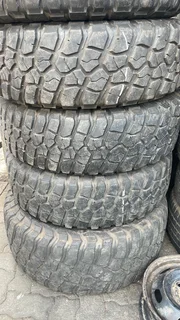 A clean set of 255/75/17 Bf Goodrich mud terrain tyres with great treads available for sale
