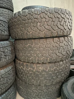 A clean set of 265/60/18 bf Goodrich ko2 tyres with 90% treads available for sale