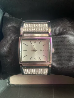 Ladies Tempo watch Alloy Collection(great working condition)