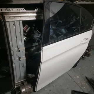 Bmw f30 doors clearance