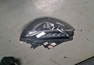 W205 mercedes Benz headlight available