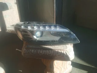 Q7 Audi headlight available