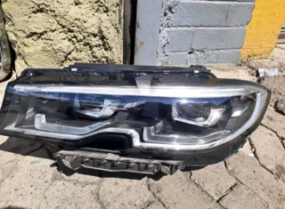BMW G20 left side headlight available
