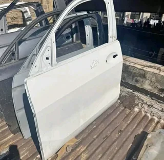 BMW G05 door available