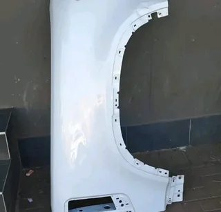 Land rover defender fanders available