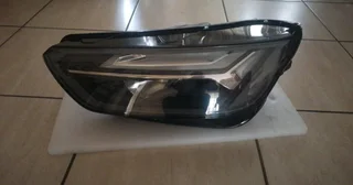 Q5 Audi headlight available