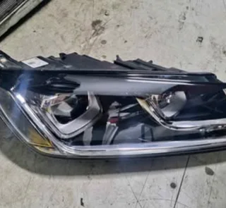VW touarge headlight available