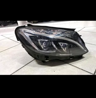 W205 double xenon headlight available