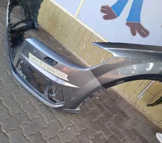 Audi Q7 front bumper and fander