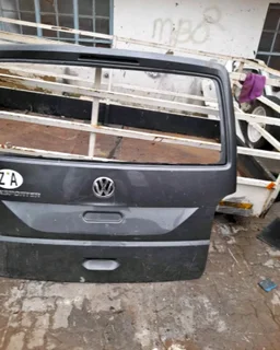 VW T7 tailgate available