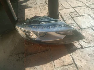 Audi Q7 headlight available