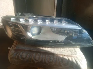 Audi Q7 headlight available