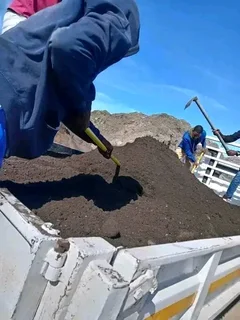 Topsoil, compost and Lawndressing