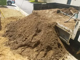 Topsoil, compost and Lawndressing