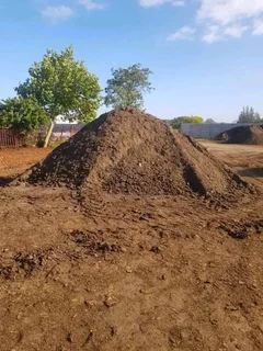Topsoil, compost and Lawndressing