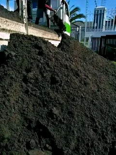 Topsoil, compost and Lawndressing