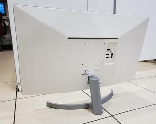 LG Ultrafine 27&#34; 4K (UHD) IPS Monitor Pre-owned