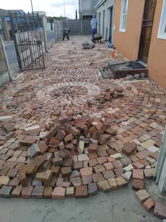 Wheatsone half brick pavers supplying and installation in all areas around Capetown
