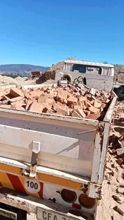 We deliver Rock clay half bricks in an affordable prices in all areas around Capetown