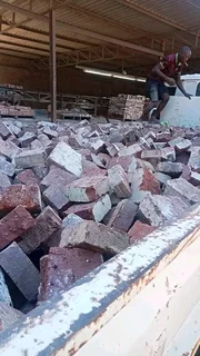 We deliver Rock clay half bricks in an affordable prices in all areas around Capetown
