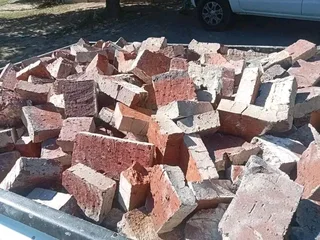 We deliver Rock clay half bricks in an affordable prices in all areas around Capetown