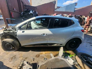 Clio 4 ready for stripping 2019 model code 2 ready for stripping &#64; sheeraz auto spares