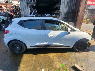 Clio 4 ready for stripping 2019 model code 2 ready for stripping &#64; sheeraz auto spares
