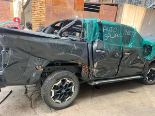 Nissan Navara 2023 model auto 4&#64;4 ready for stripping &#64; sheeraz