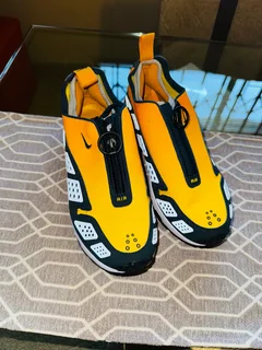 Nike Women SNDR size 5.5