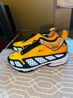 Nike Women SNDR size 5.5