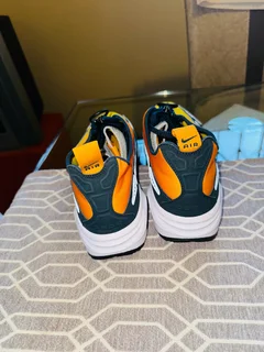 Nike Women SNDR size 5.5