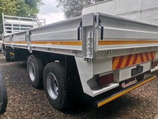 Nissan UD100 dropside truck
