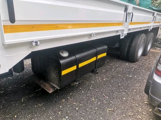 Nissan UD100 dropside truck