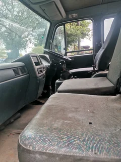 Nissan UD100 dropside truck