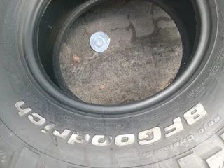 X5/ LT 285/ 75/ R16/ 123Q M&#43;s  I006 BFGOODRICH MUD- TERRAIN T/A KM2