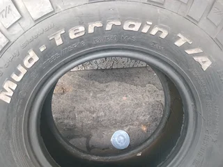 X5/ LT 285/ 75/ R16/ 123Q M&#43;s  I006 BFGOODRICH MUD- TERRAIN T/A KM2